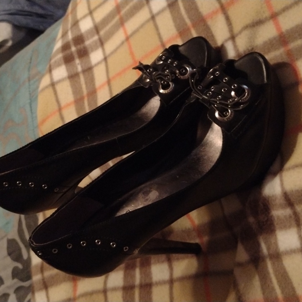 Black Guess high heels size 7